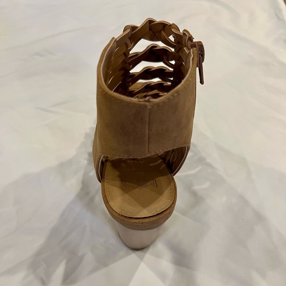 New Direction Heels - Picture 4 of 5